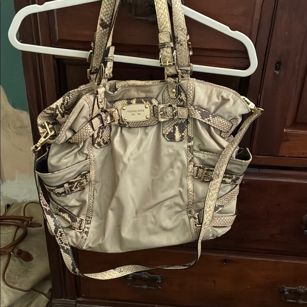 Michael Kors Tan and Brown Shoulder Bag with Slouchy Silhouette - Picture 11 of 12